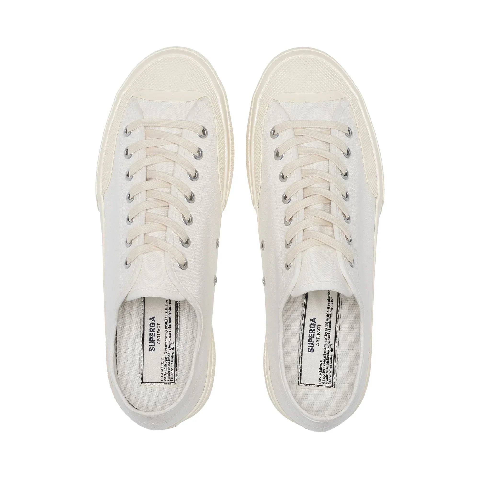 Scarpe da ginnastica basse unisex in tela bianca con lacci, vista dall'alto