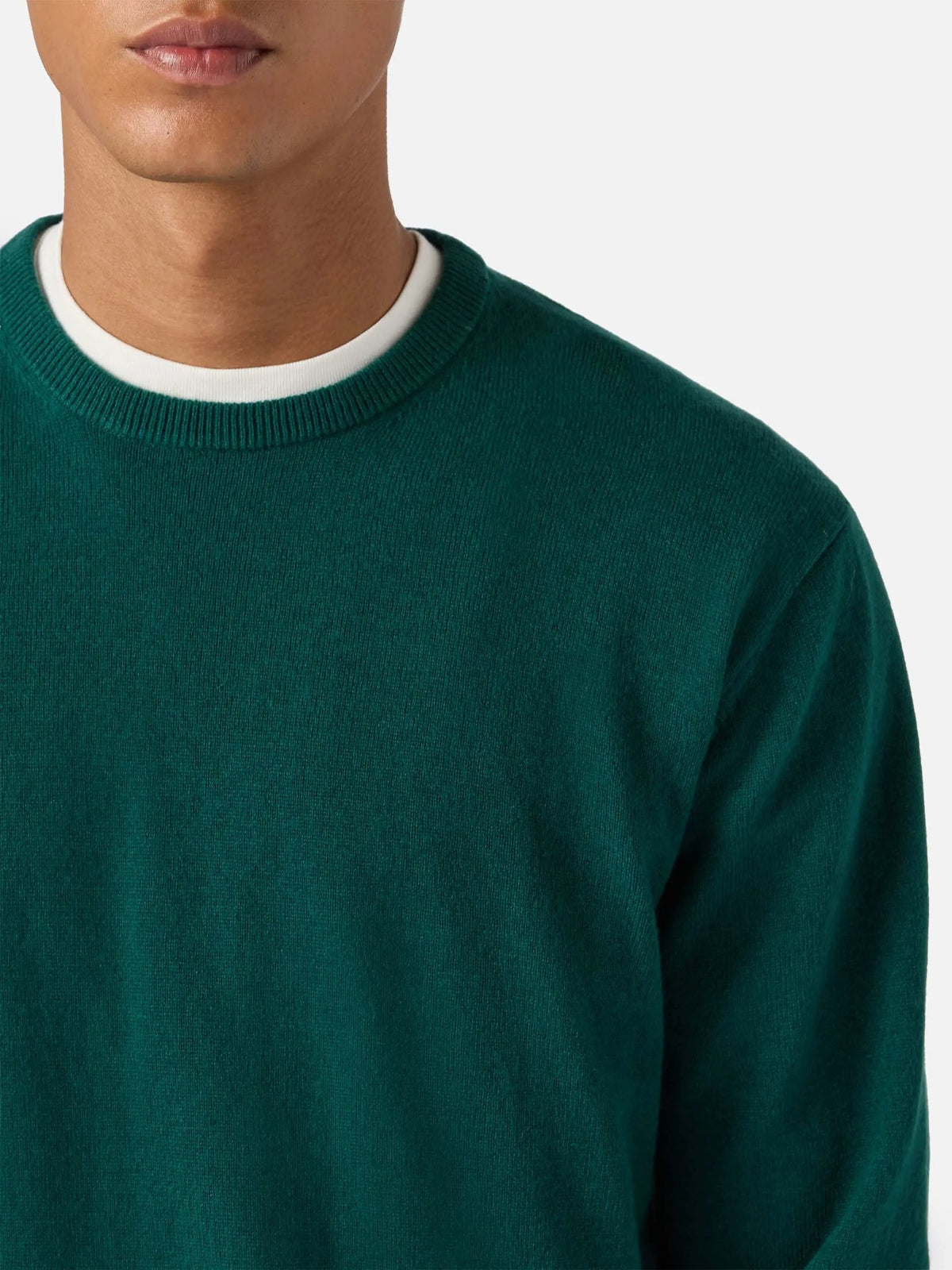 Maglione Regent Merino-Cashmere - Dettaglio tessuto e logo St. Barth sul polso