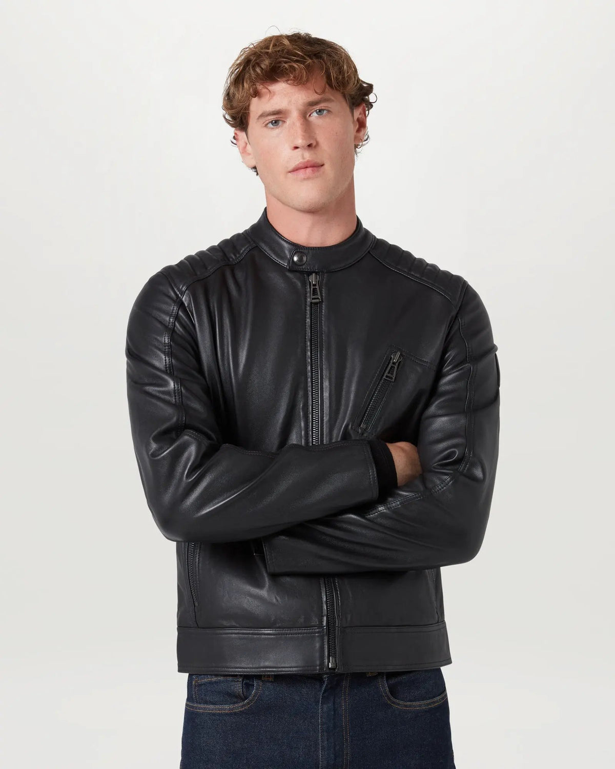 Dettaglio colletto con bottone a pressione della giacca Belstaff V Racer
