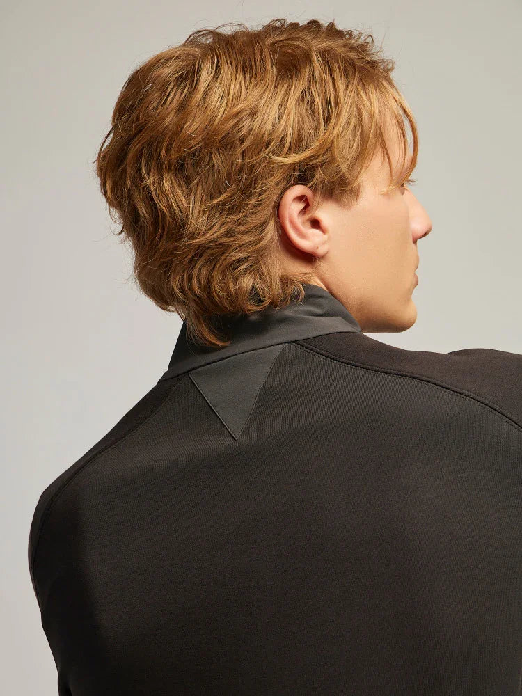 Dettaglio retro giacca uomo nera con inserto in ecopelle, moda abbigliamento uomo elegante