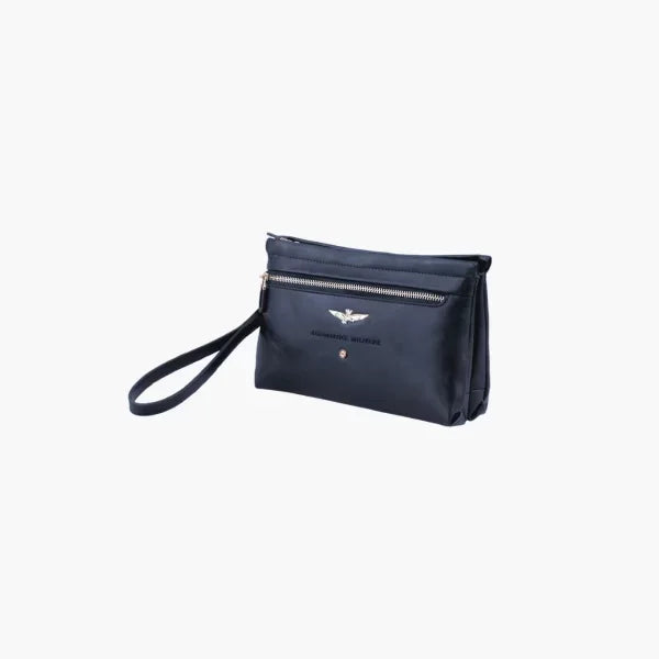 Pochette da uomo blu con zip e logo frontale, accessorio elegante con cinturino da polso