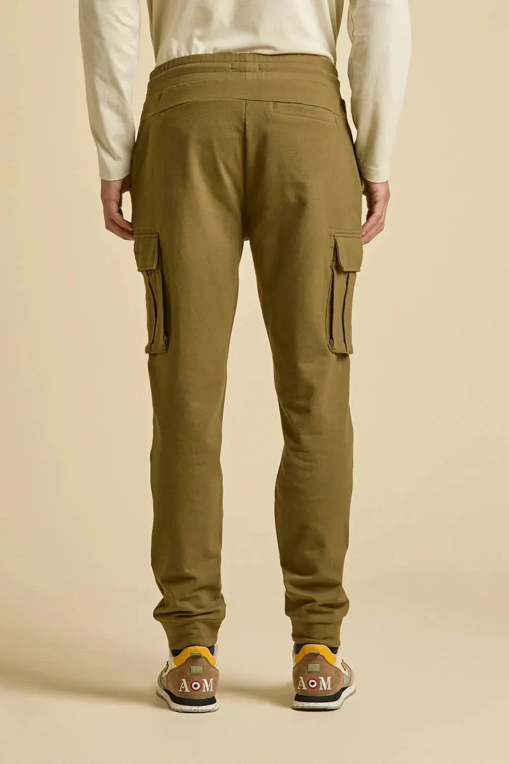 Pantalone cargo uomo felpa verde oliva con tasche laterali, vestibilità sportiva