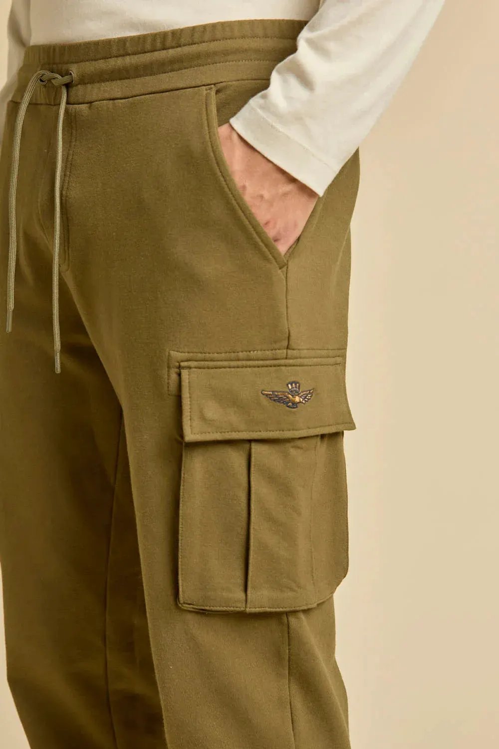 Pantalone cargo uomo in felpa cotone verde oliva con tasca laterale e logo ricamato