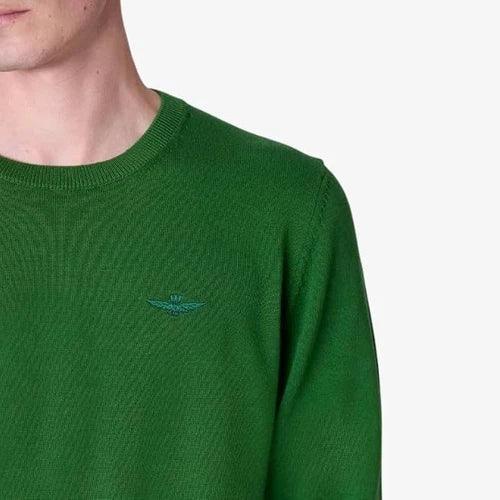 Maglia girocollo uomo verde bosco con logo ricamato sul petto, stile casual elegante