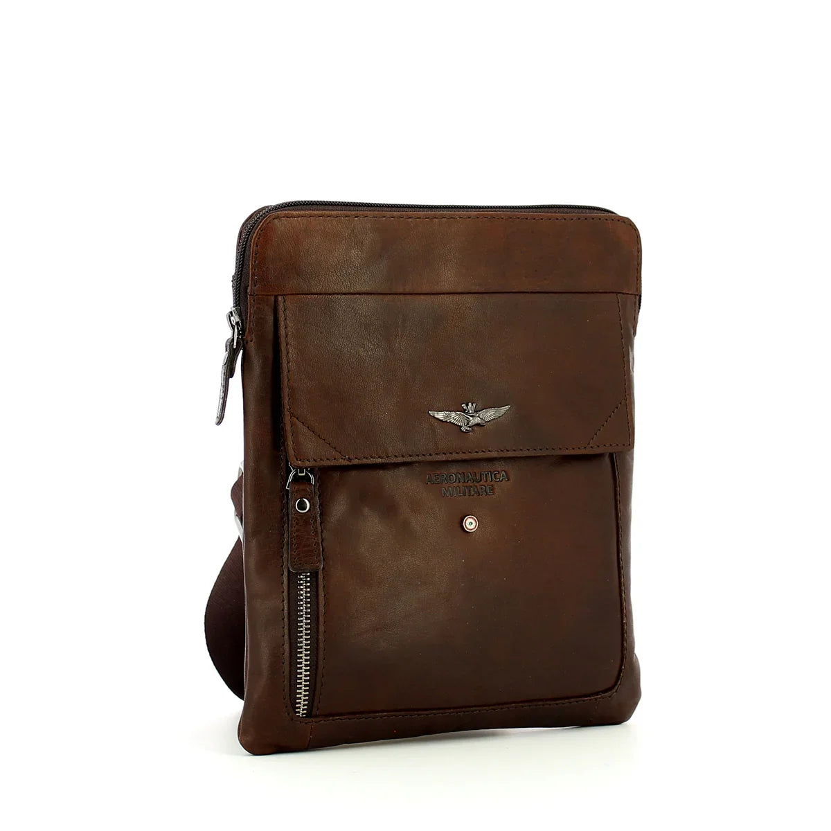 Borsello uomo in pelle marrone con logo, tasca frontale e zip, stile elegante.