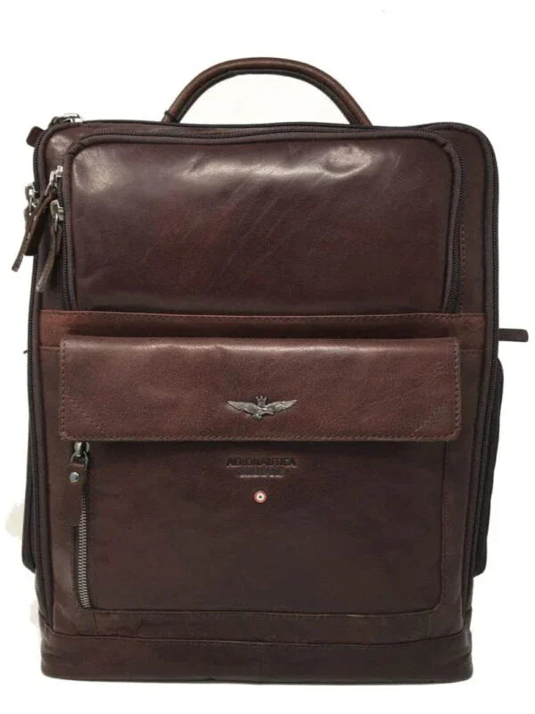 Zaino porta computer uomo in pelle marrone con tasca frontale e dettagli metallici