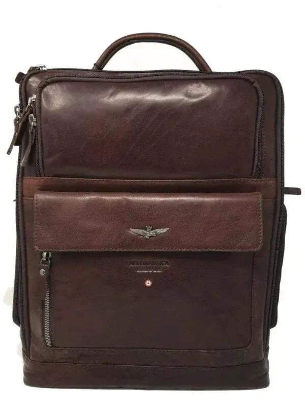 Zaino porta computer uomo in pelle marrone con tasca frontale e dettagli metallici