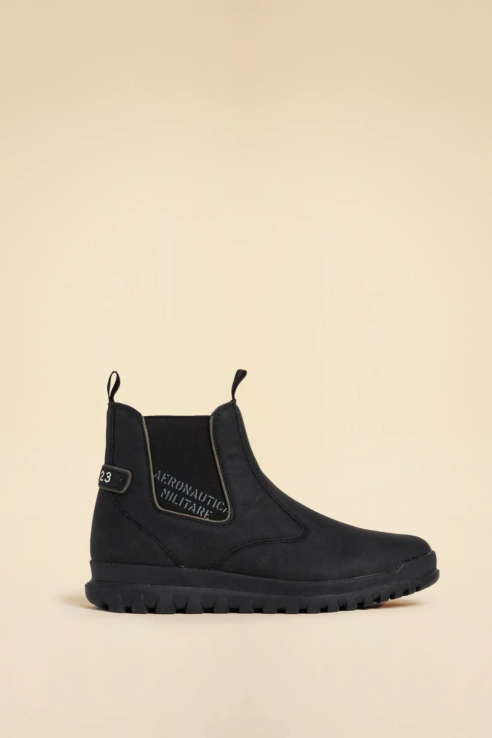 Polacchino nero uomo senza lacci con elastico laterale e suola carrarmato, stile casual