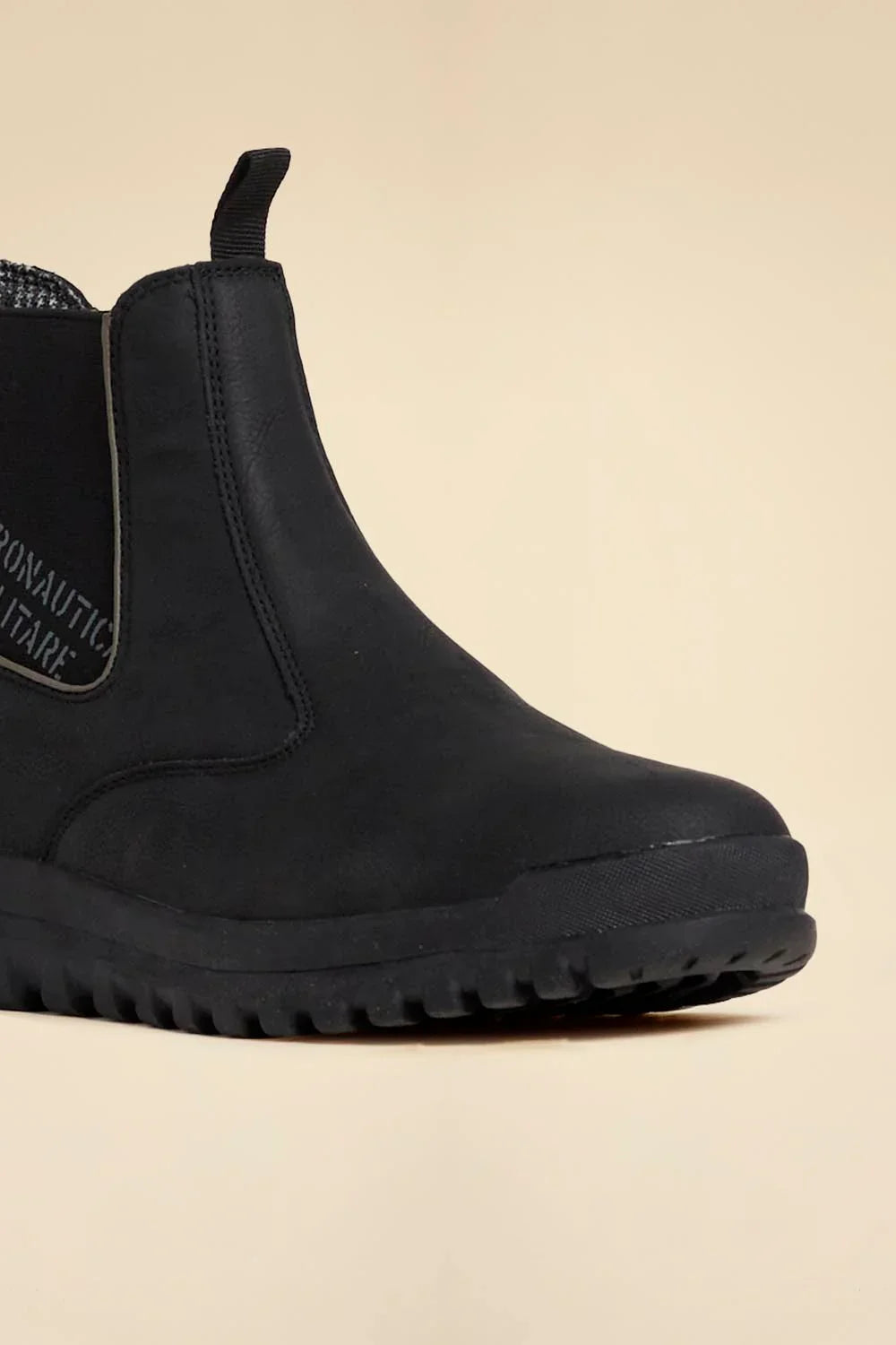 Polacchino nero uomo senza lacci con elastico laterale, suola carrarmato, stile casual