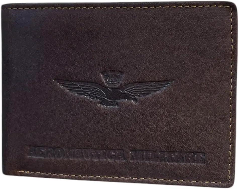Portafoglio uomo in pelle nera con logo inciso e cuciture a vista, stile elegante