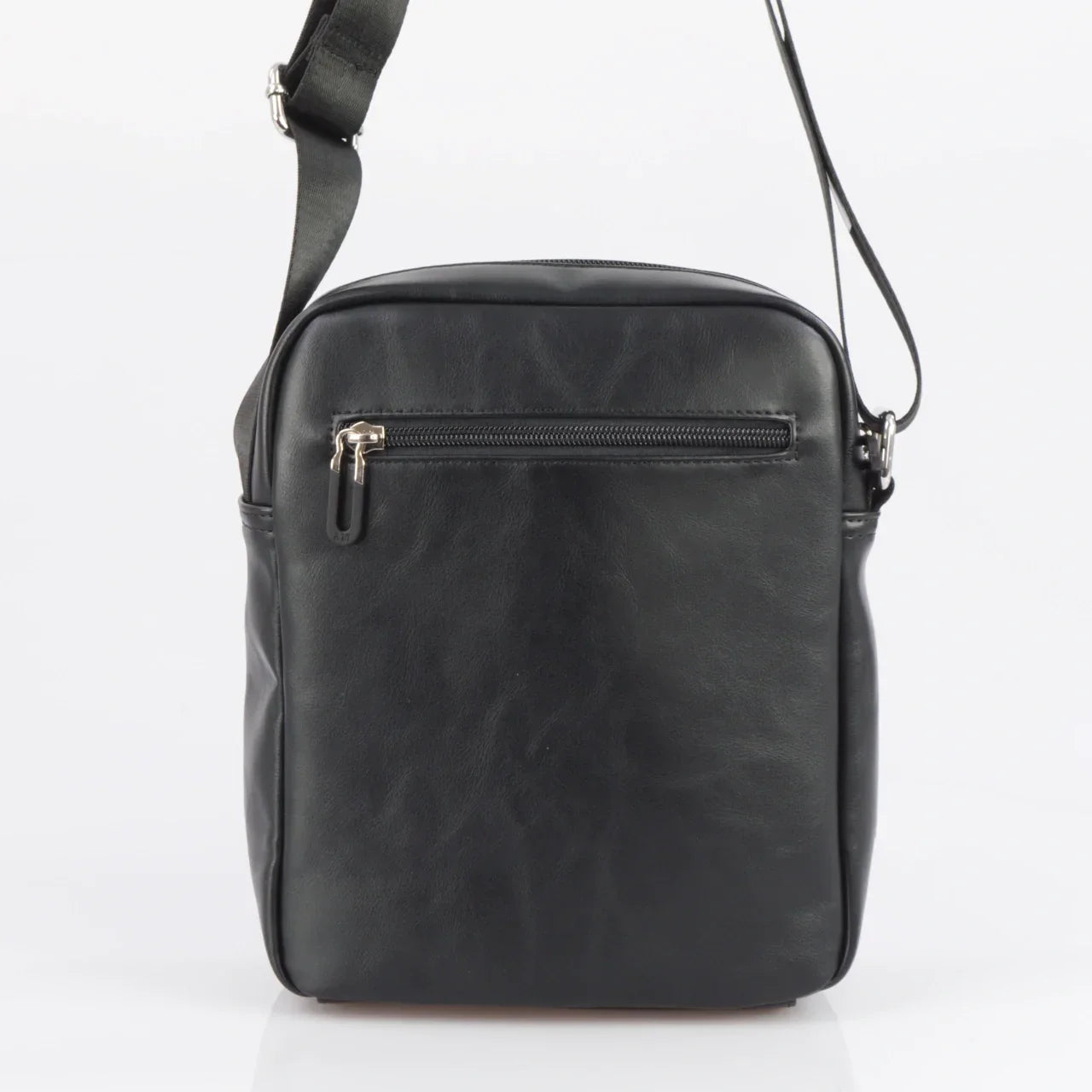 Borsa tracolla uomo nera in pelle con zip frontale e tracolla regolabile