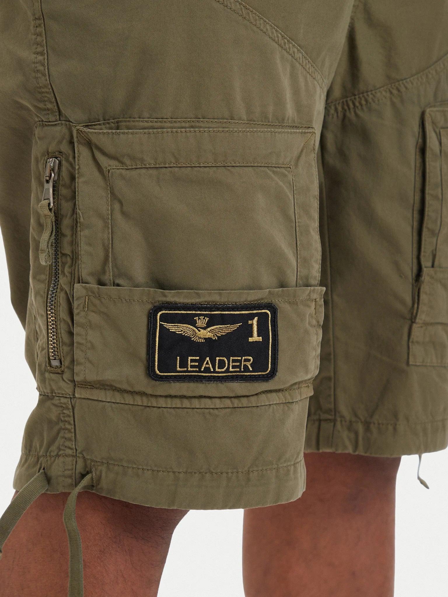 Pantaloncini cargo verde militare da uomo con tasca laterale e patch ricamata LEADER