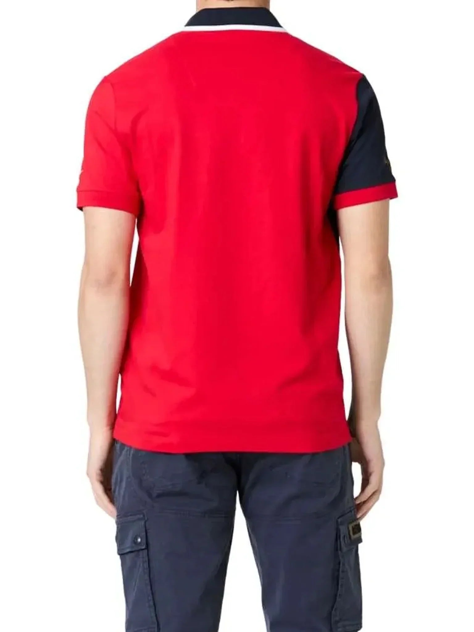 Polo uomo rossa manica corta con dettagli blu e collo a contrasto, look casual.