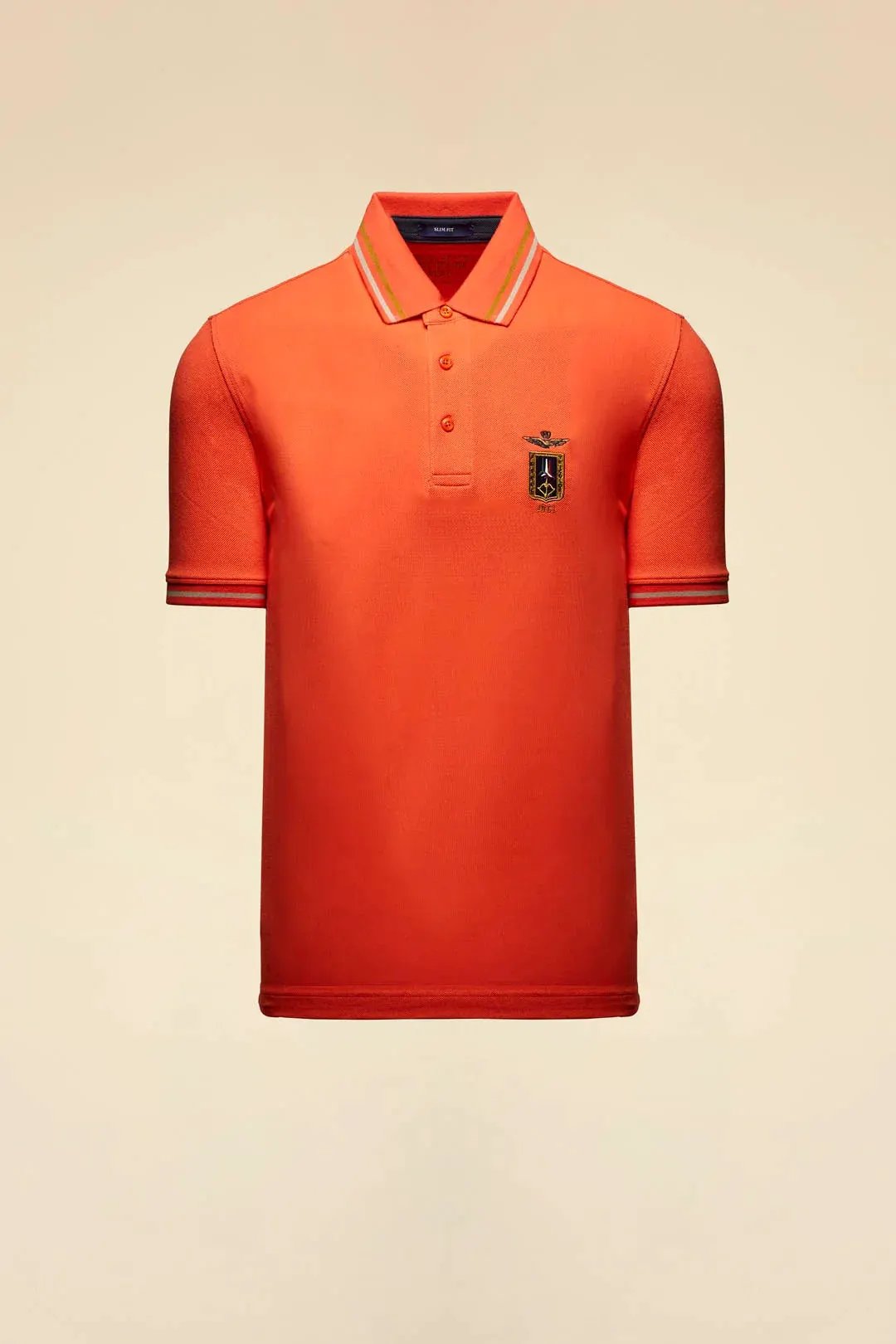 Polo arancione slim fit da uomo con logo ricamato e dettagli tricolore sul colletto.