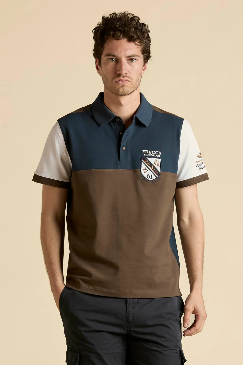 Polo uomo multicolore con stemma Frecce Tricolori e scritte Aeronautica Militare sulle maniche