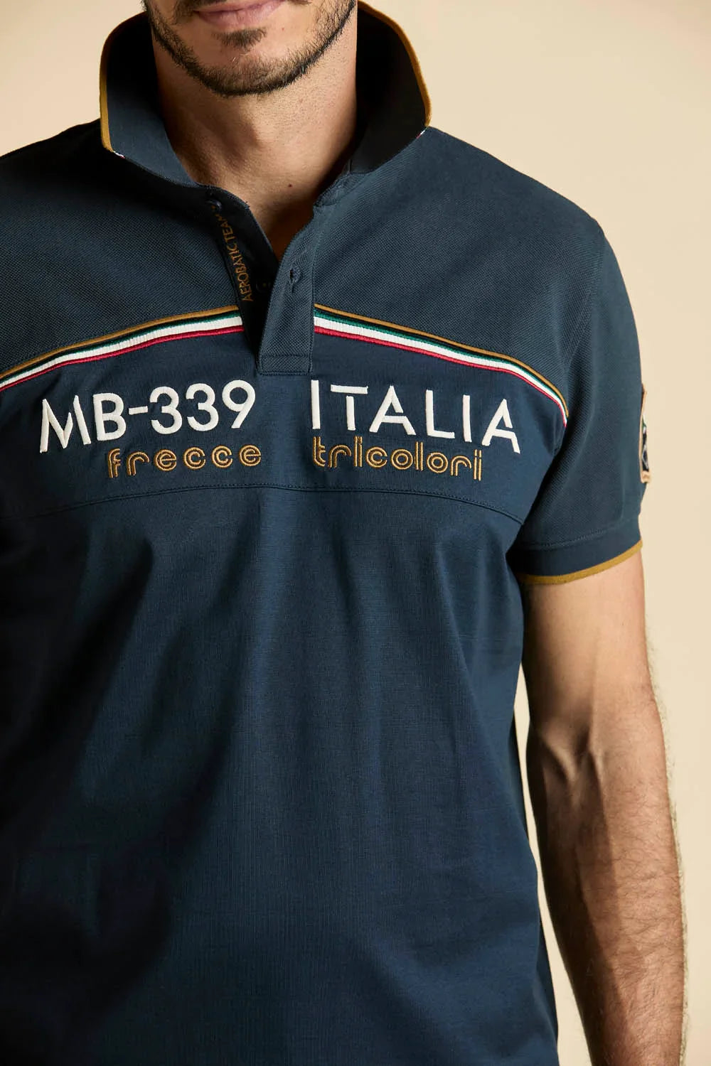 Polo uomo blu con scritta MB-339 Italia Frecce Tricolori e profilo tricolore sul petto