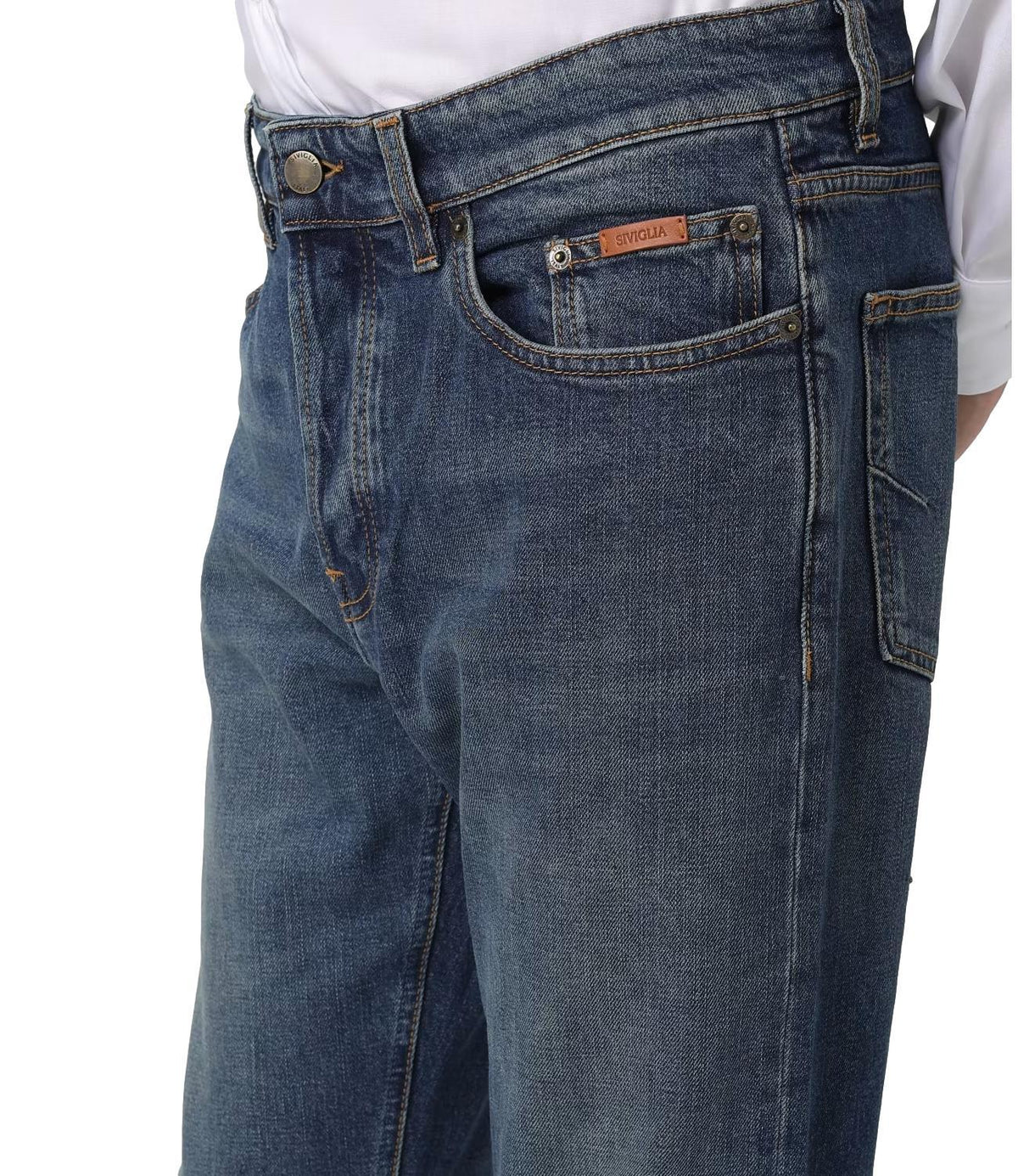 Jeans uomo in denim blu con vestibilità regular e dettagli cuciture a vista