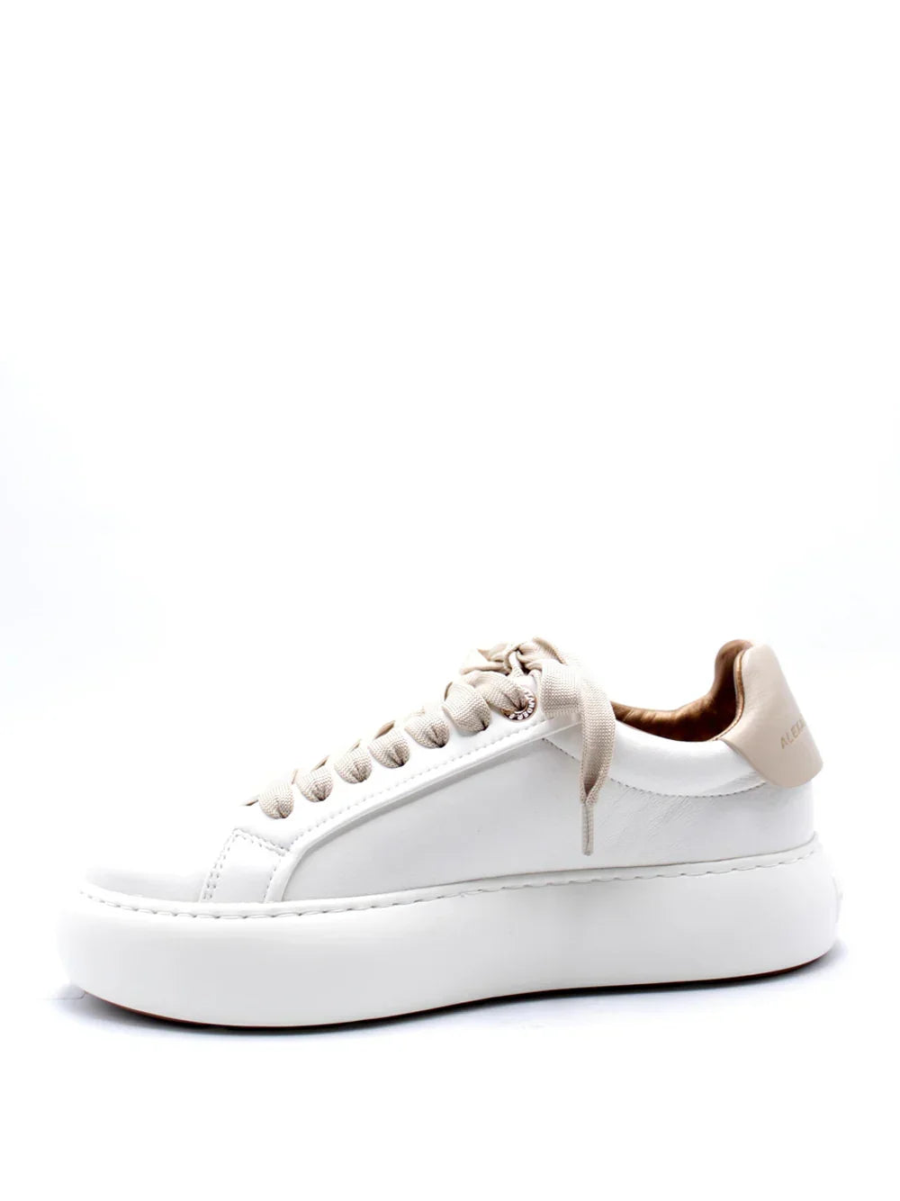 Sneaker donna bianca e beige con suola alta, dettaglio inserti nude, stile casual elegante.