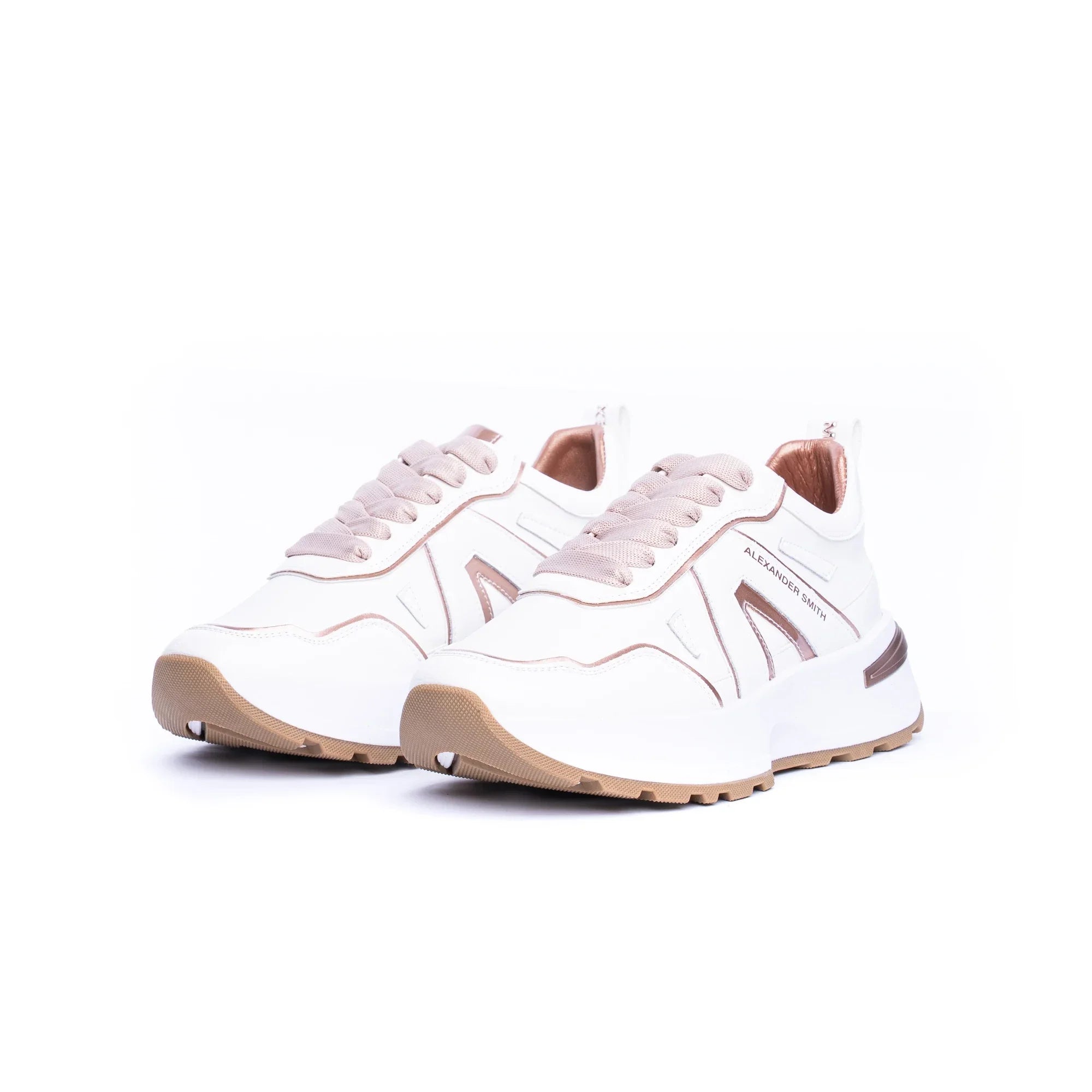 Sneakers bianche da donna con dettagli rame e suola chunky, stile moderno ed elegante.