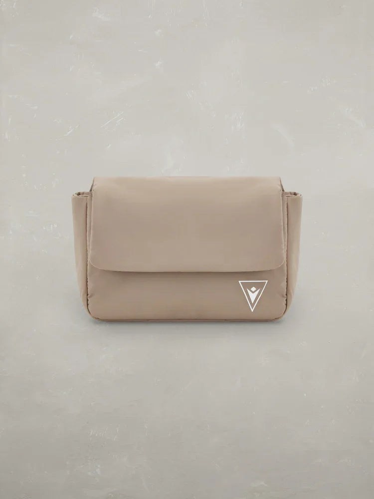 Borsa a tracolla beige da donna con logo bianco, stile minimal, accessori moda eleganti