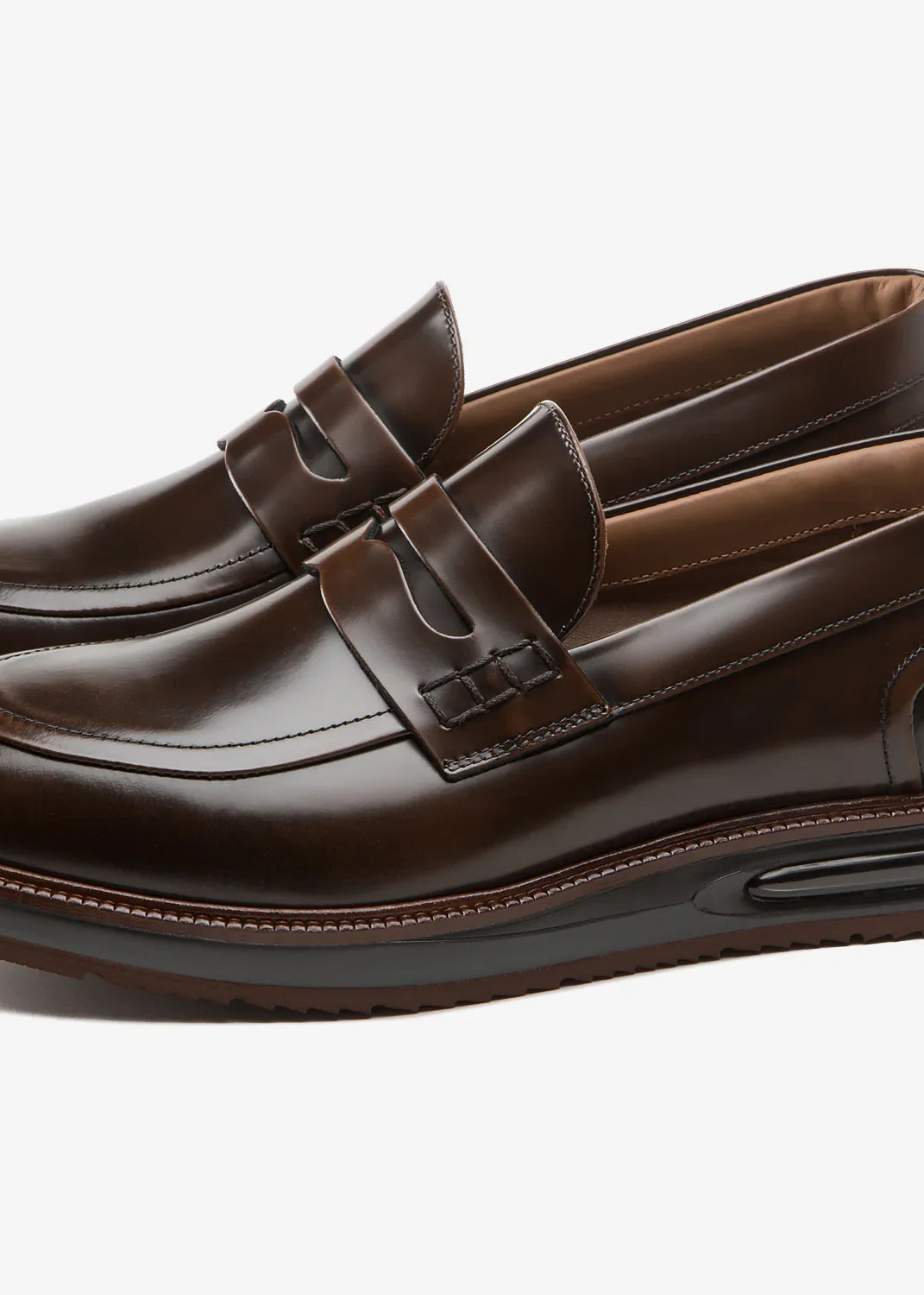 Mocassini uomo in pelle marrone lucida con suola rialzata, stile elegante