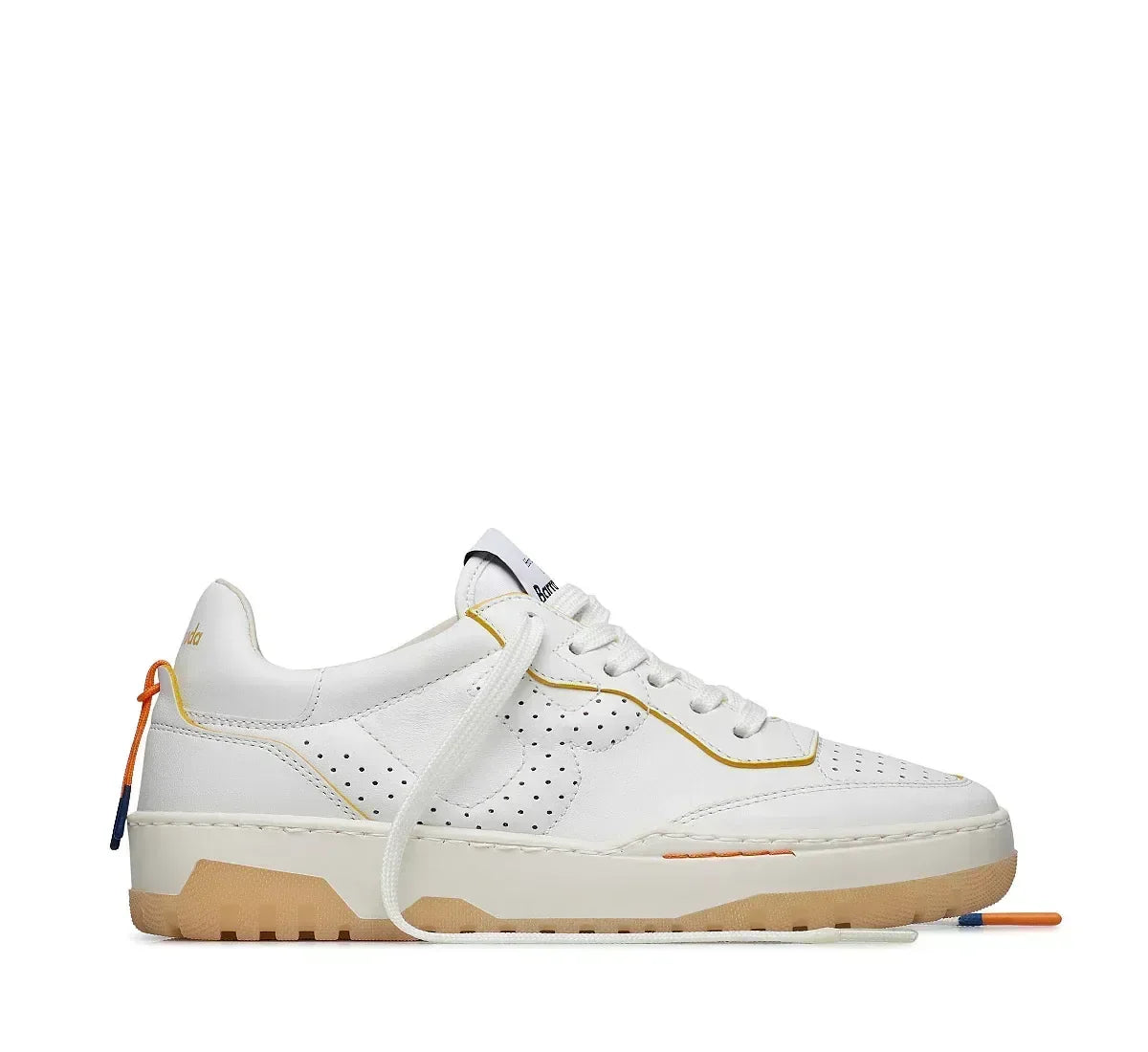 Sneaker bianca uomo in pelle con suola beige e dettagli arancioni, stile casual