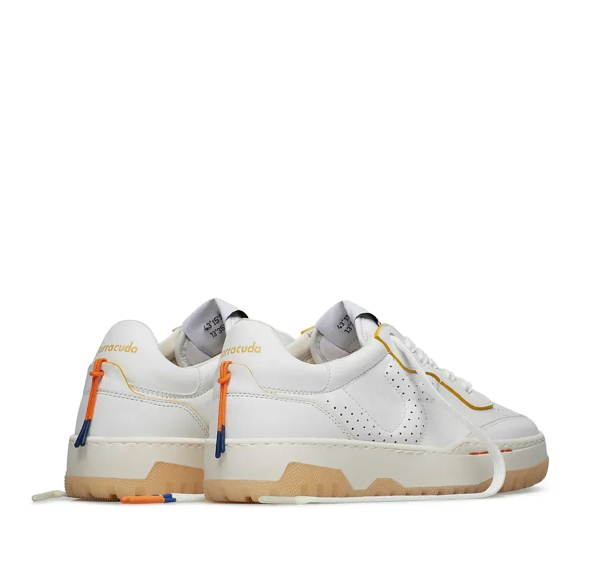 Sneakers bianche uomo con dettagli gialli e blu, suola beige, design moderno