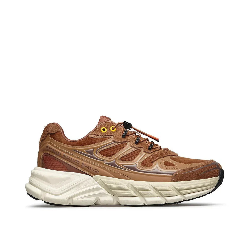 Sneaker uomo marrone in pelle e suede, suola chunky bianca, dettagli tecnici sportivi