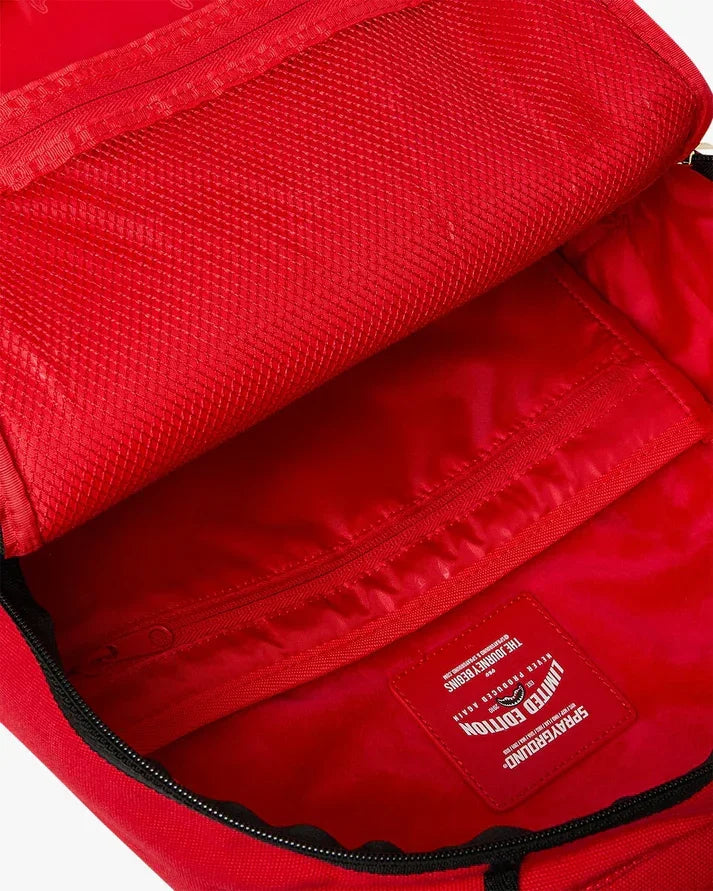 Interno zaino rosso con tasche e dettaglio etichetta Limited Edition per uomo e donna