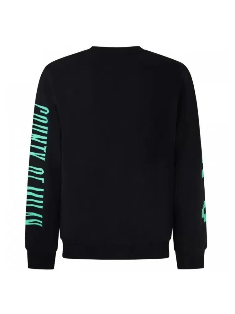 Felpa nera uomo con scritta verde fluo sulle maniche, stile casual moderno