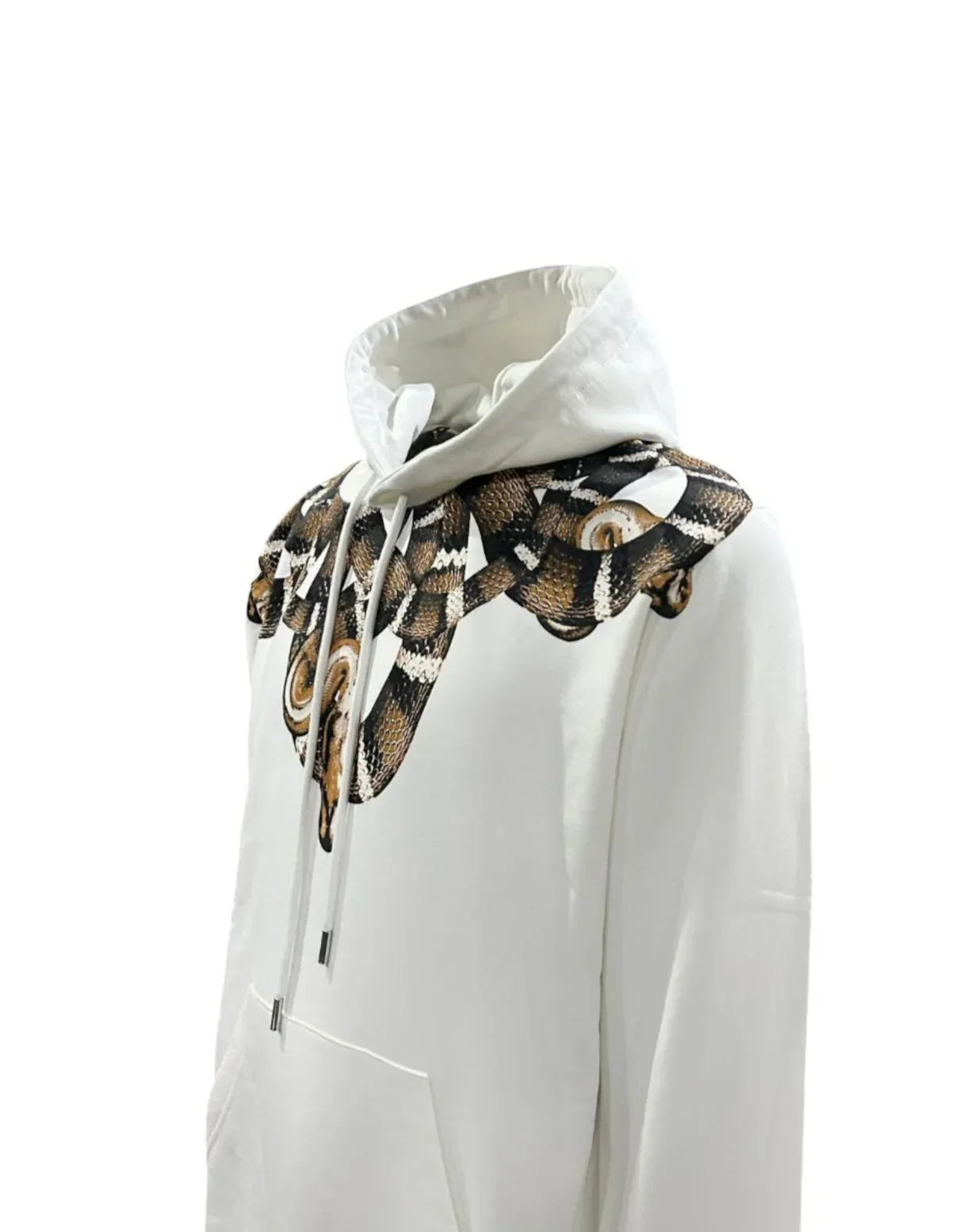Felpa bianca con cappuccio e stampa serpente dorato sulle spalle, stile streetwear uomo