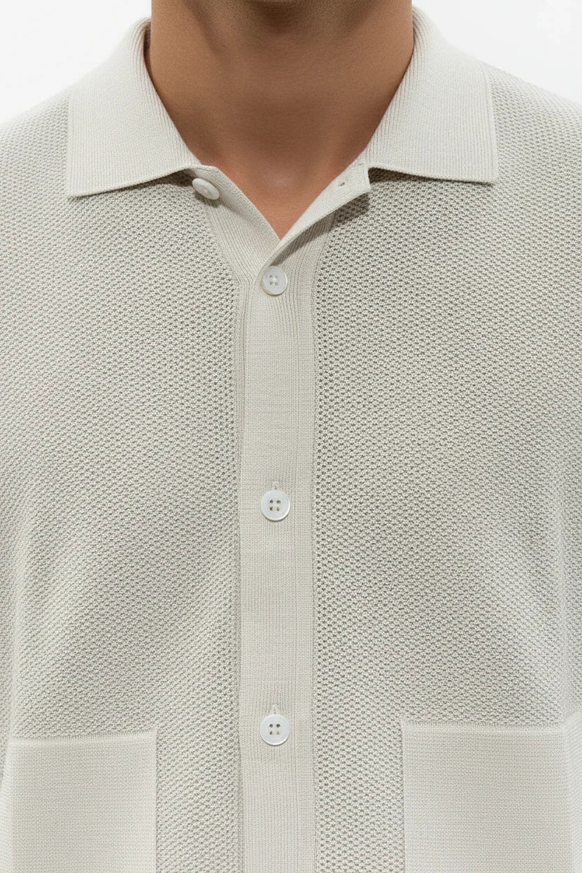 Polo uomo beige lavorazione maglia, colletto classico e bottoni bianchi