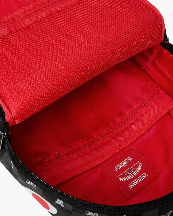 Interno zaino uomo in tessuto rosso con tasche e dettagli Limited Edition
