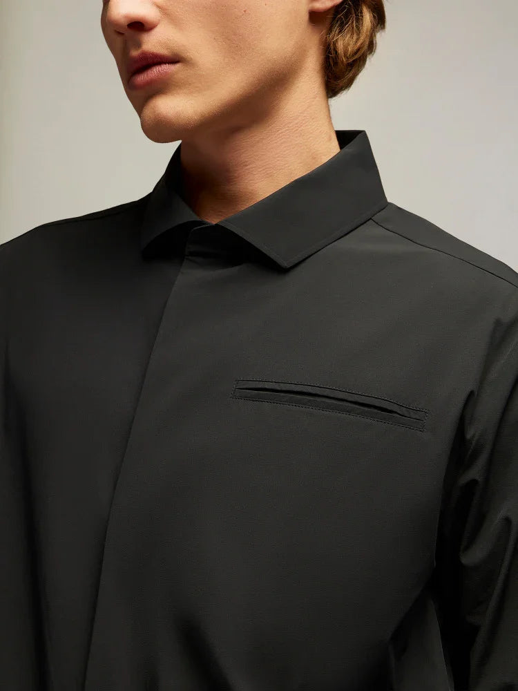 Camicia uomo nera elegante con colletto classico e taschino sul petto
