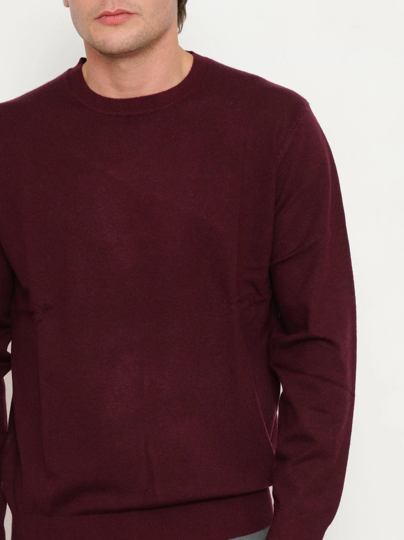 Maglione uomo color prugna in maglia rasata, collo girocollo, stile casual elegante