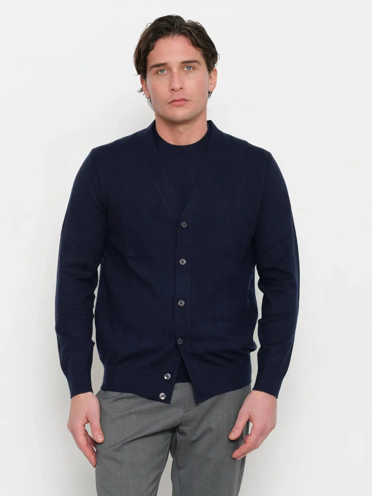 Cardigan uomo blu notte a maniche lunghe, chiusura a bottoni, stile elegante