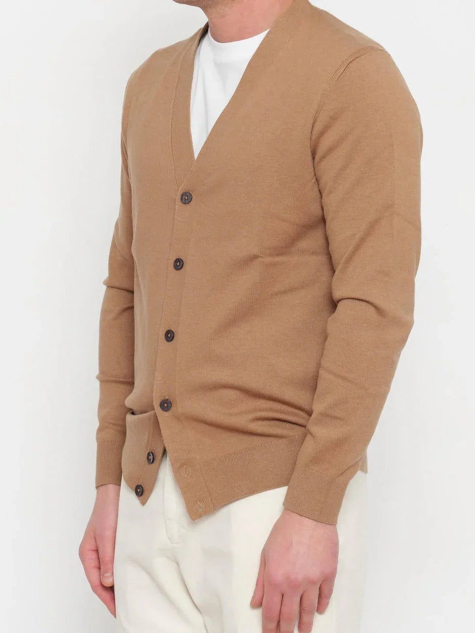 Cardigan uomo cammello a maniche lunghe con bottoni, look elegante casual