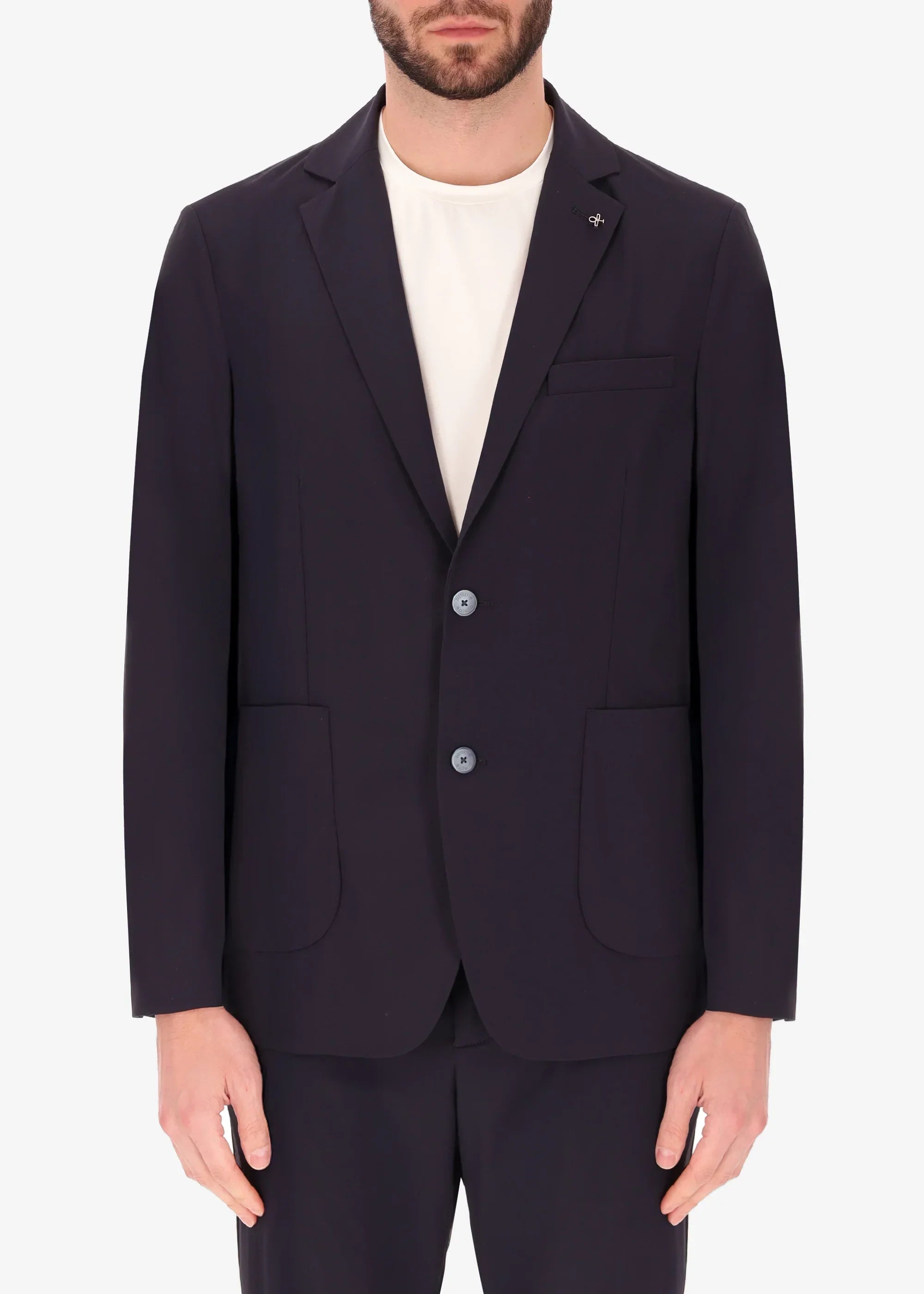 Giacca uomo blu elegante con due bottoni e tasche applicate, stile moderno.