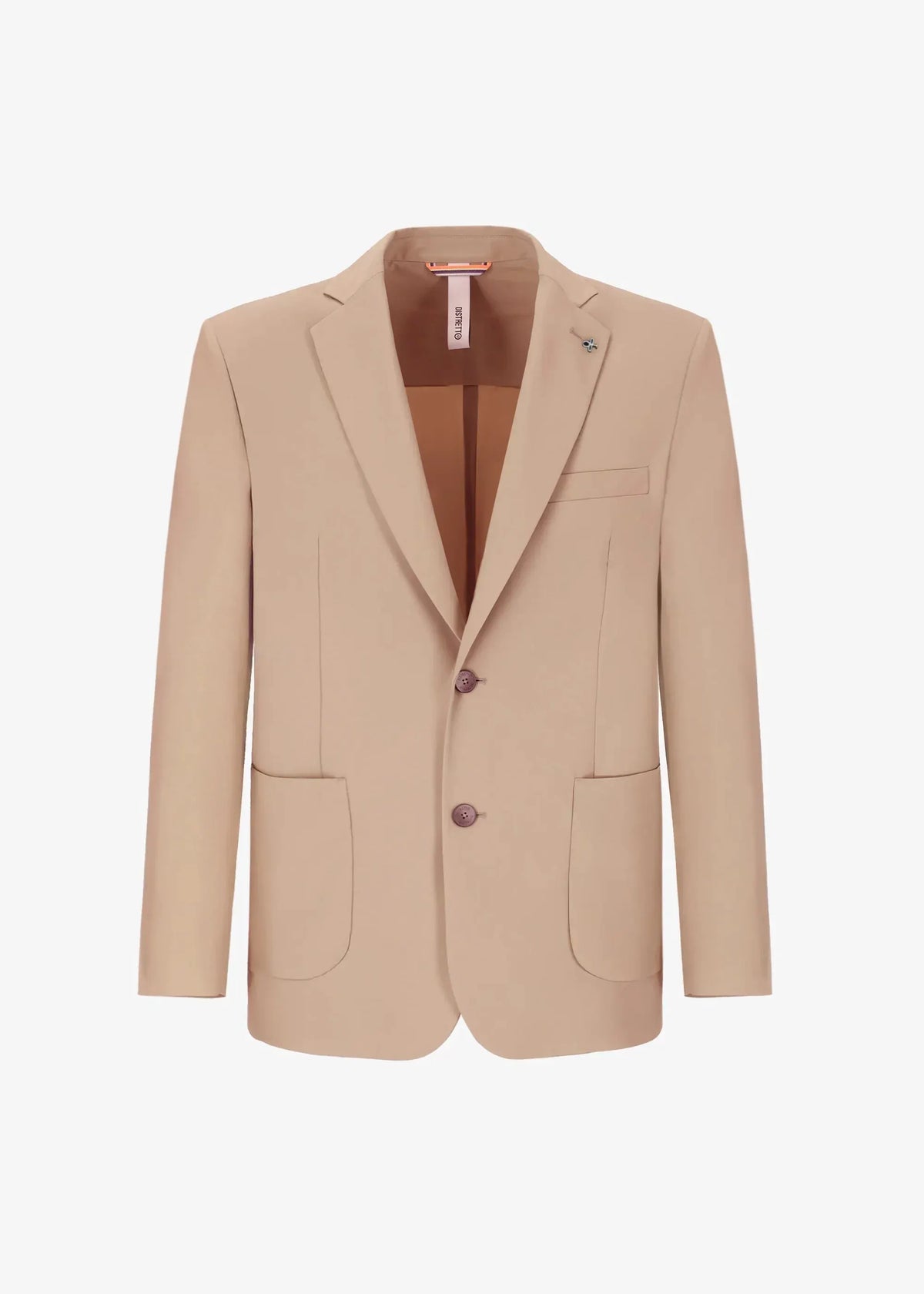Giacca uomo beige elegante con due bottoni e tasche applicate su sfondo bianco.