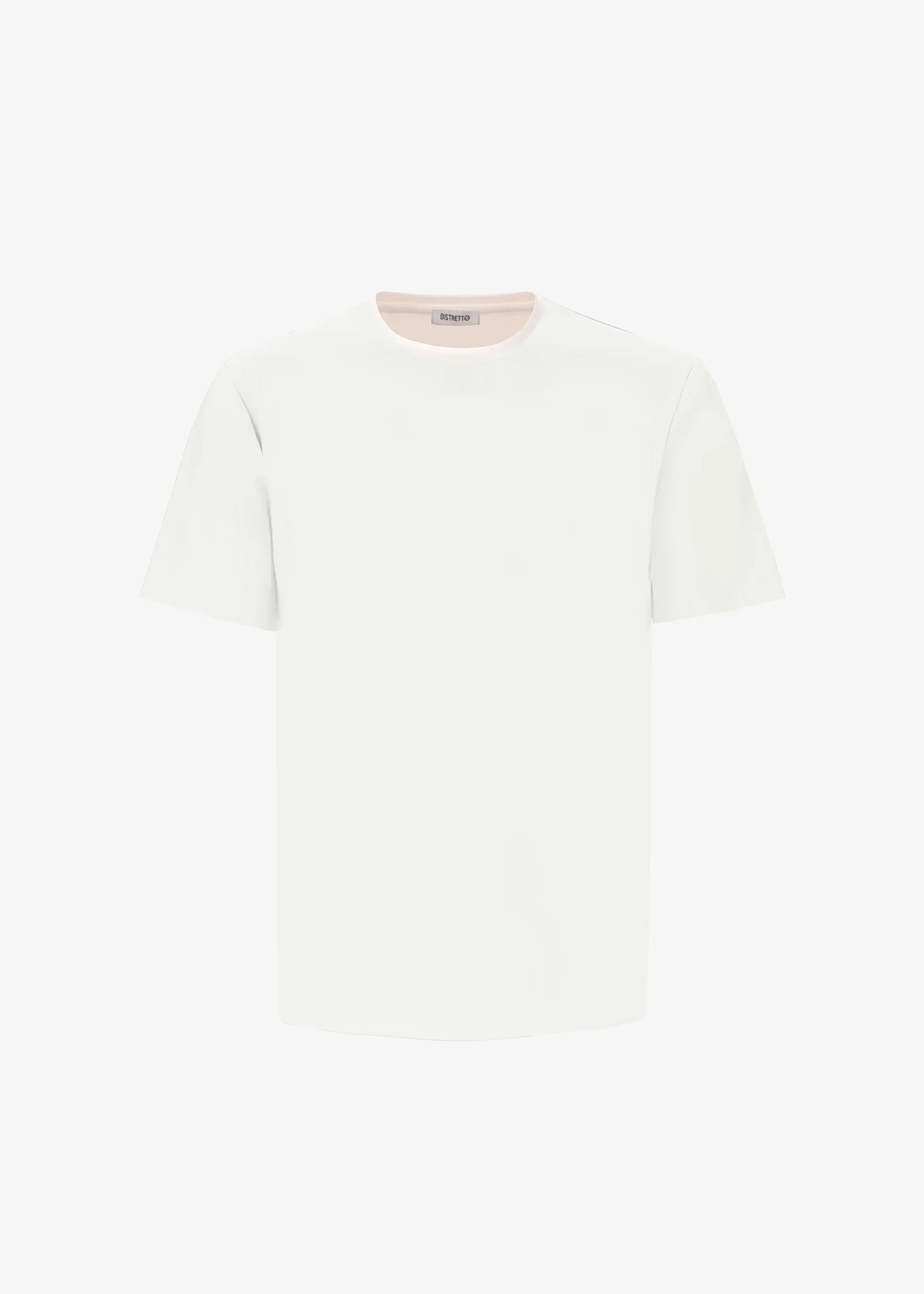 T-shirt uomo bianca a maniche corte, stile minimal, sfondo neutro