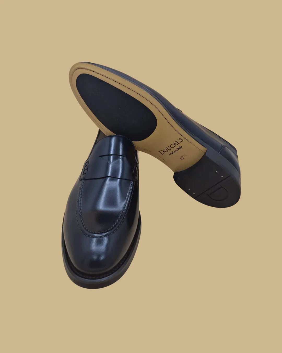Mocassini uomo blu in pelle liscia con suola in cuoio, stile elegante Made in Italy
