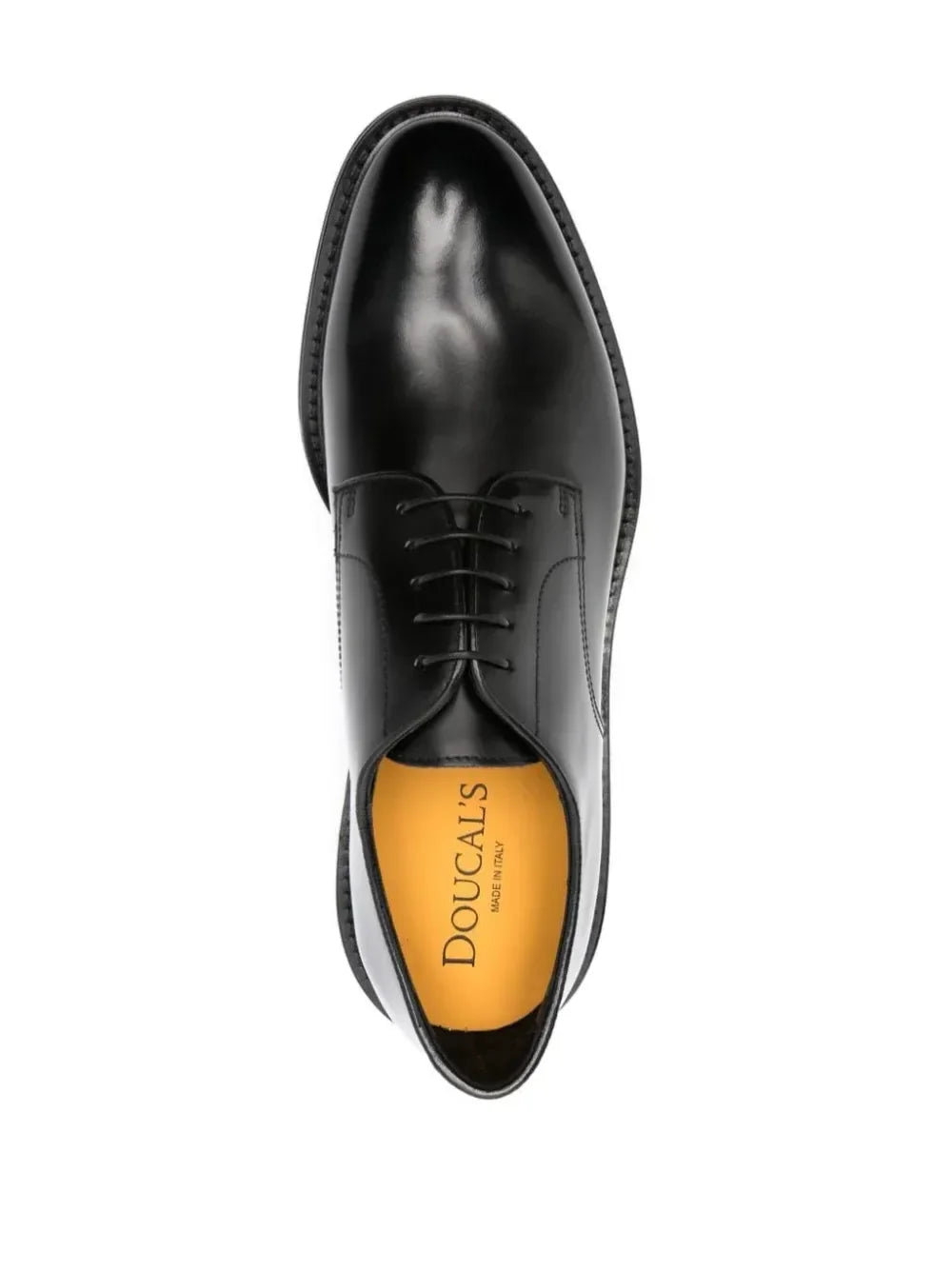 Scarpa derby uomo in pelle nera lucida con lacci, elegante, vista dall'alto