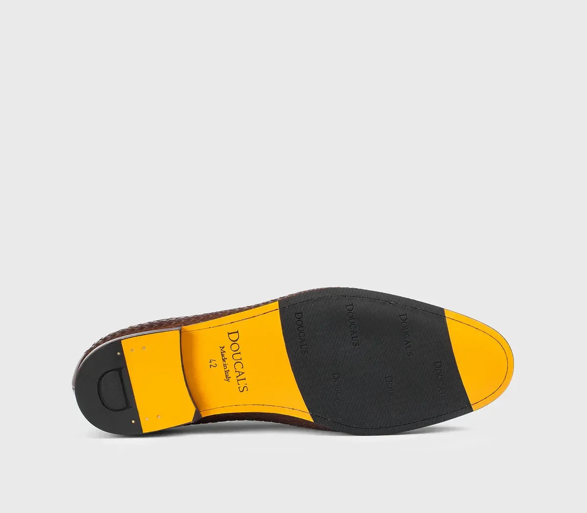 Suola scarpa uomo pelle marrone dettaglio sottopiede giallo e nero elegante artigianale