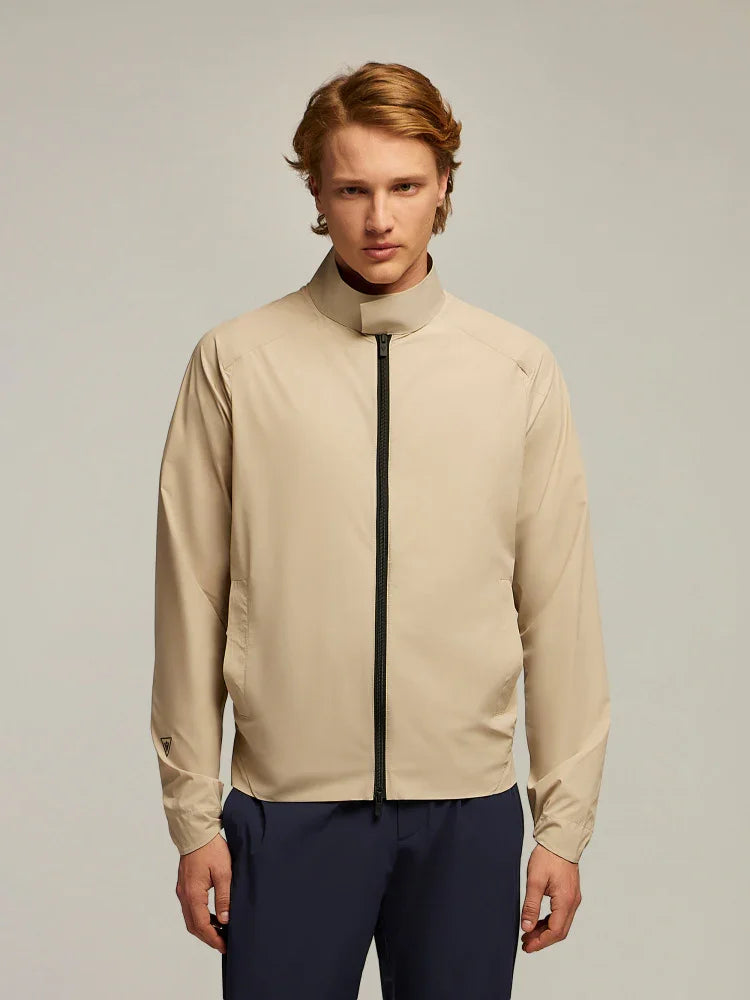 Giacca beige uomo con zip nera, stile casual elegante, moda abbigliamento maschile