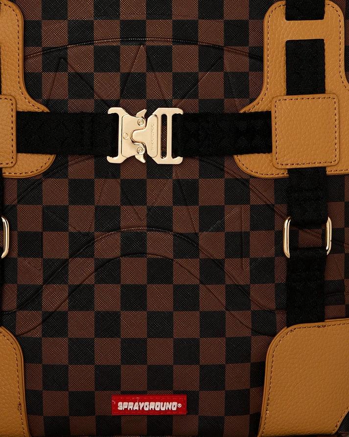 Zaino Sprayground marrone a scacchi con dettagli in pelle gialla e cintura con fibbia dorata