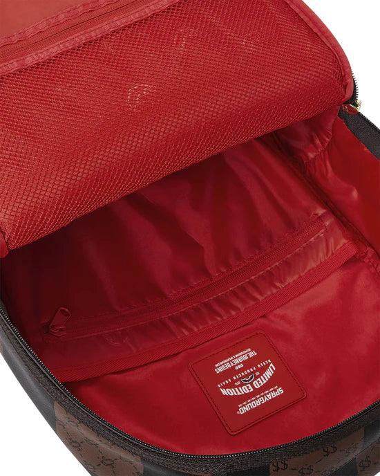 Interno zaino moda uomo con fodera rossa, tasca con cerniera e etichetta Limited Edition