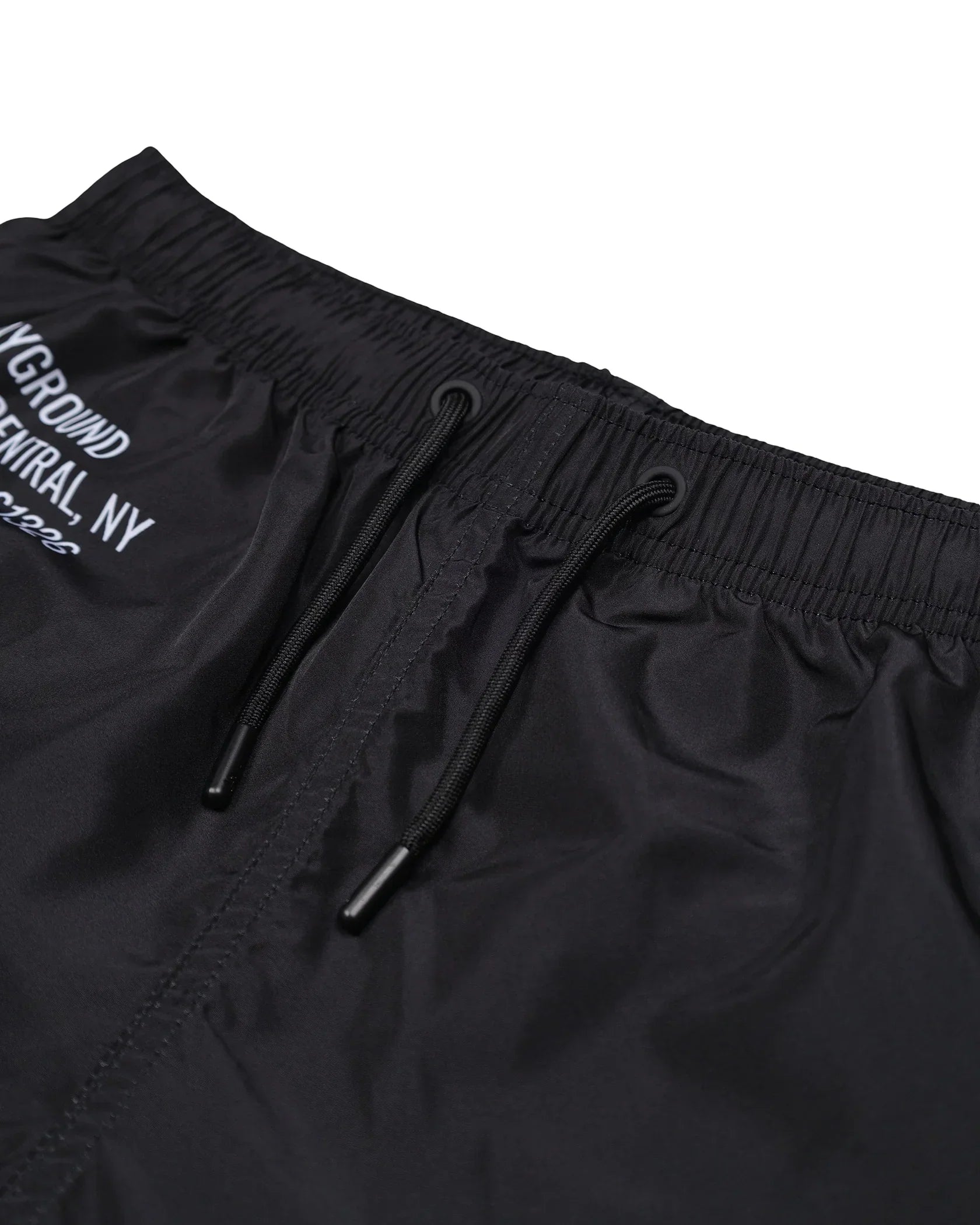 Pantaloncini uomo neri con elastico in vita e coulisse, dettaglio tessuto tecnico