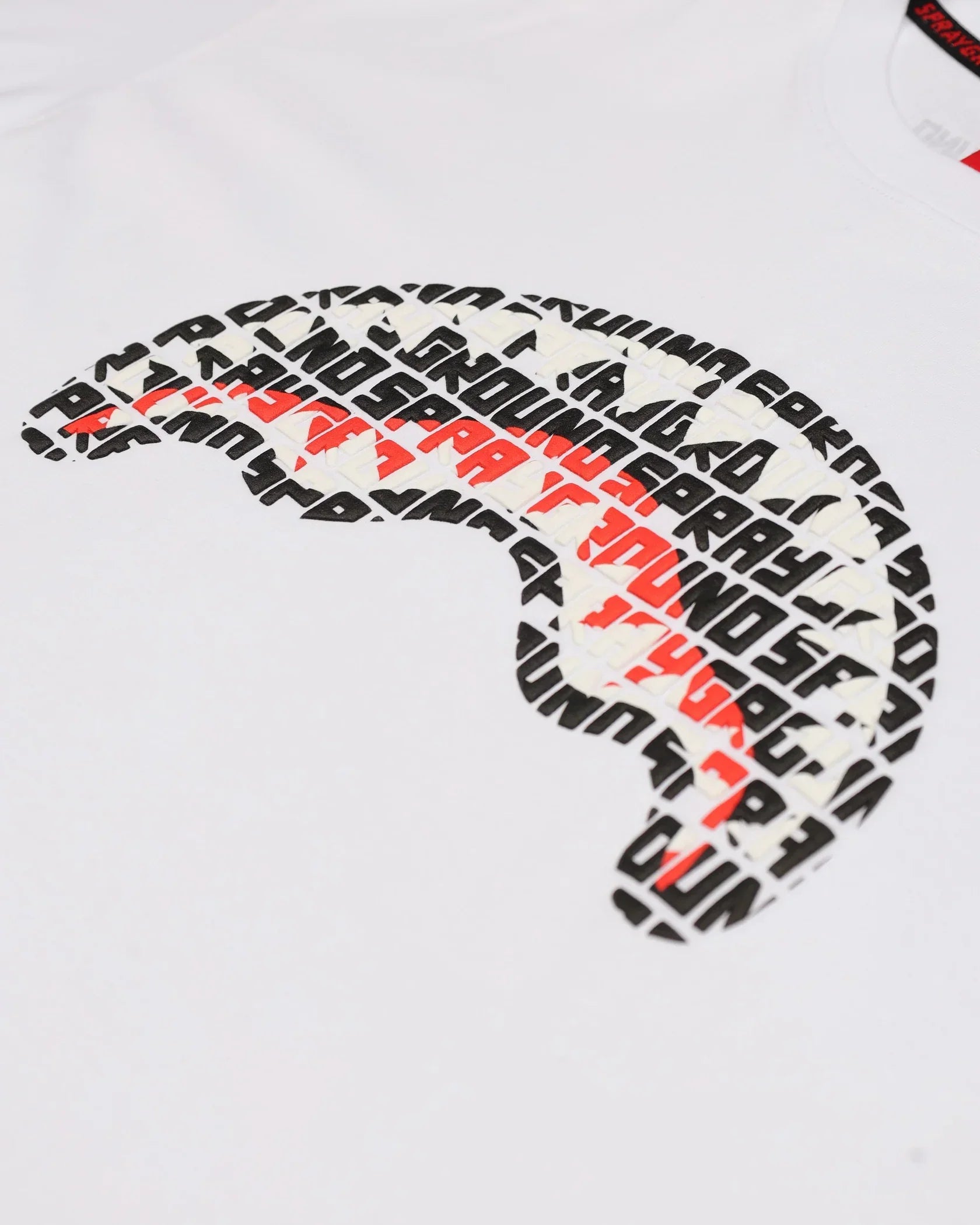 Maglietta bianca uomo con stampa grafica lettering nera e rossa, moda streetwear