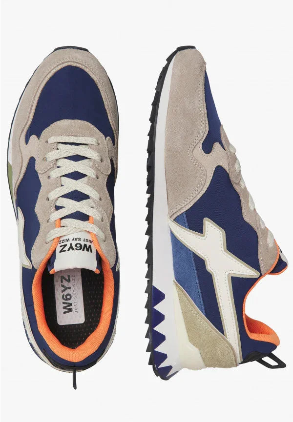 Sneakers uomo blu e beige con dettagli arancioni, suola sportiva e logo laterale, stile casual