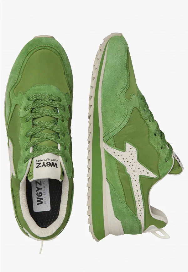 Sneakers uomo verdi in pelle e suede con dettagli bianchi e suola dentellata, stile casual